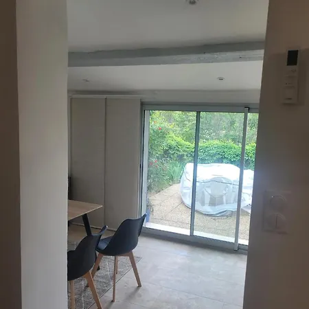 Maison Charmante à Avec Jardin