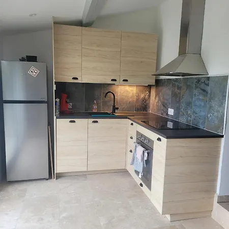 Hébergement de vacances Maison Charmante à Avec Jardin