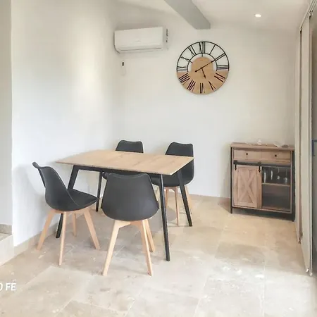 Maison Charmante à Avec Jardin